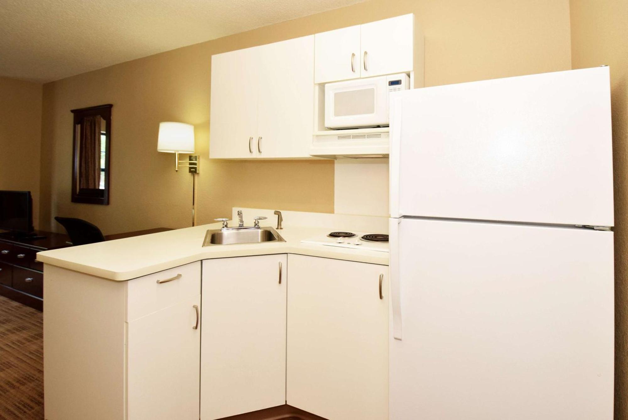 Extended America - - West End Hotel