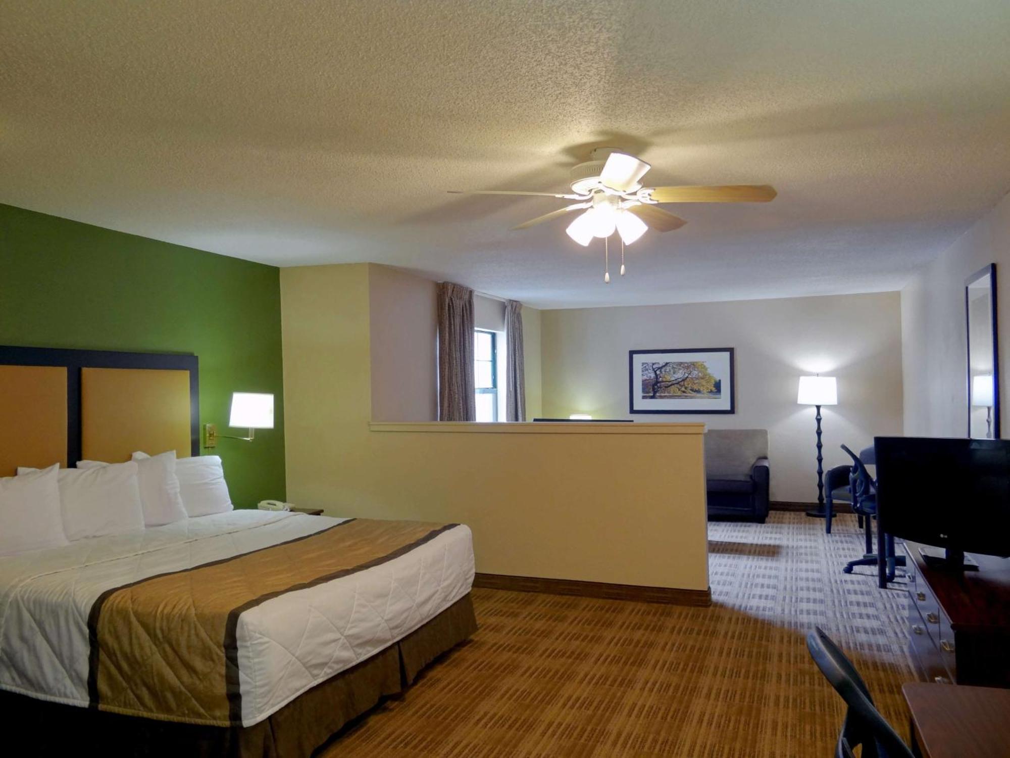 Extended America - - West End Hotel