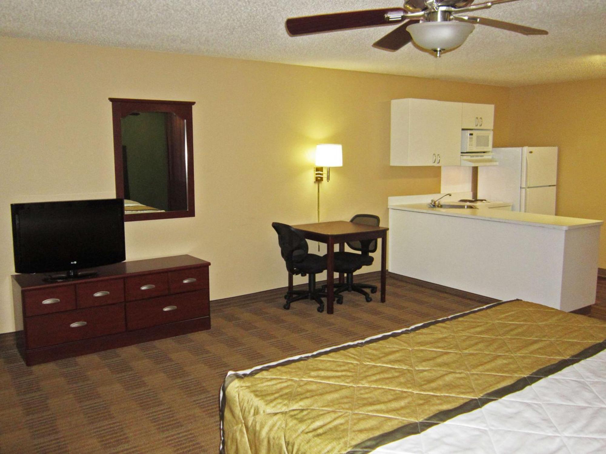 Hotel Extended America - - West End