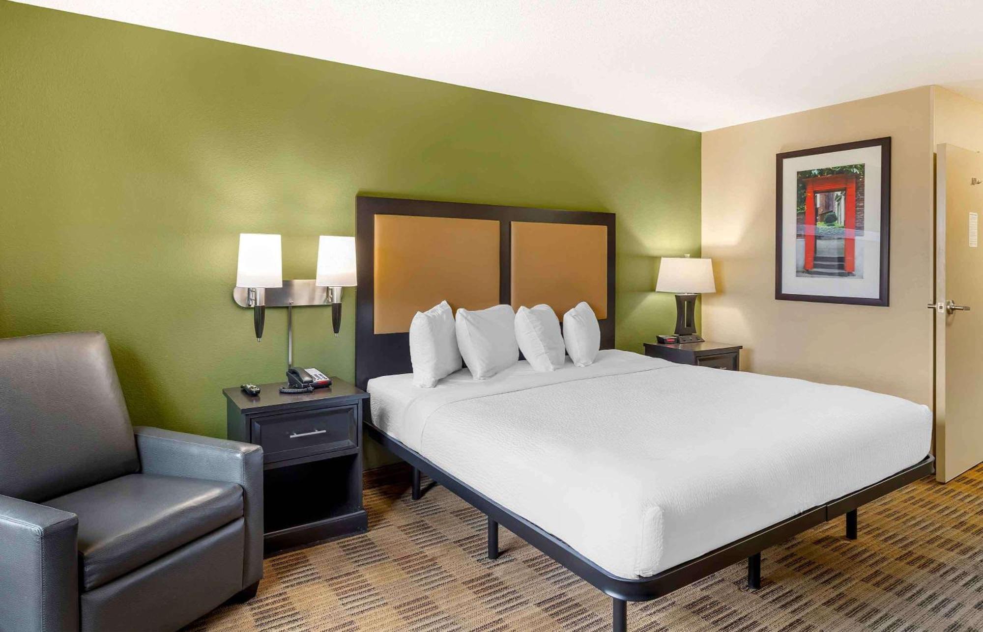 Extended America - - West End Hotel