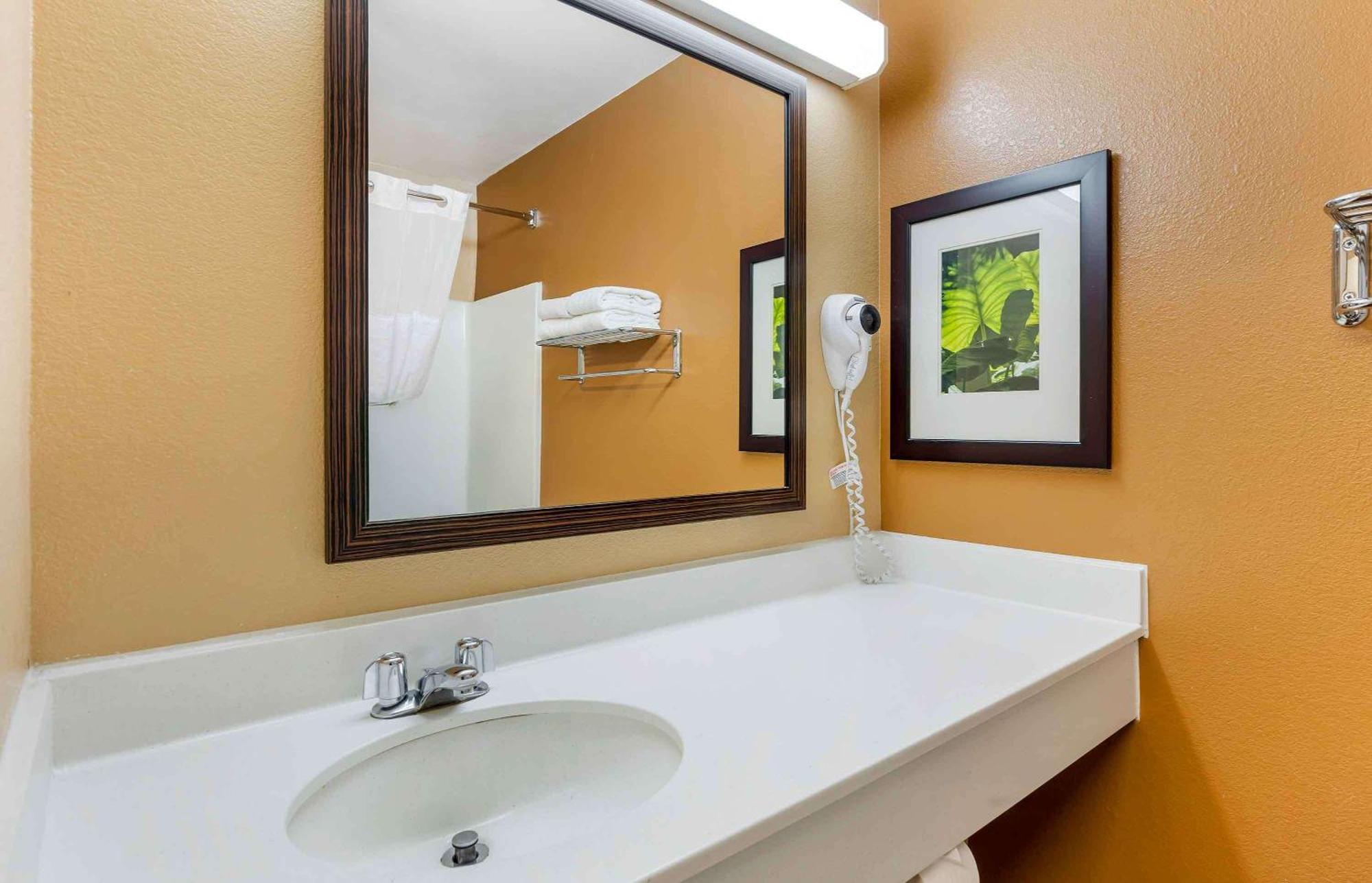 Extended America - - West End Hotel 2*