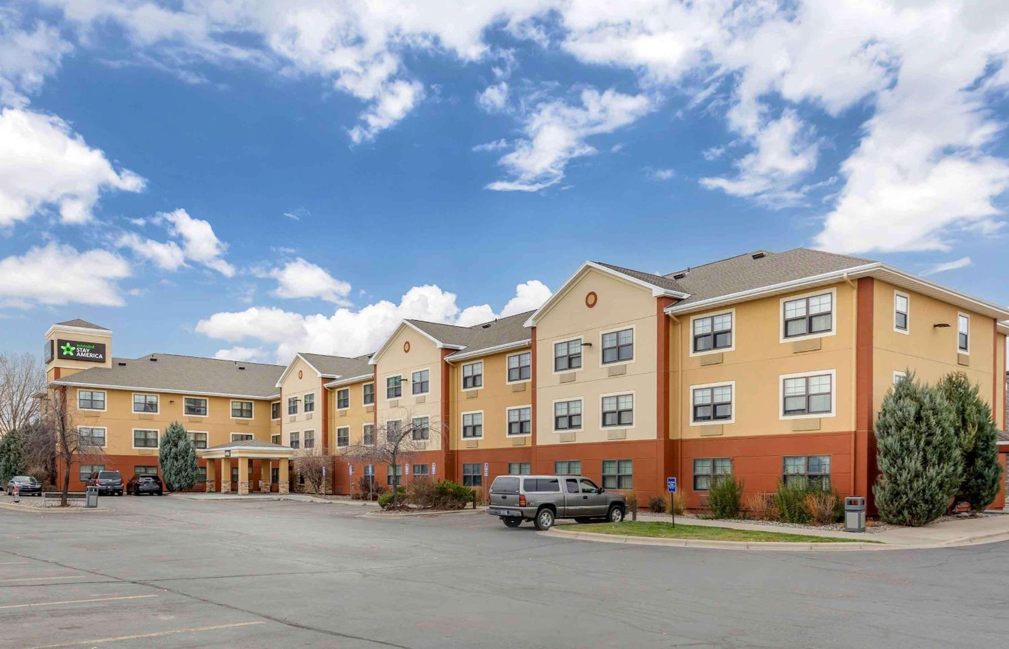 Extended America - - West End Hotel